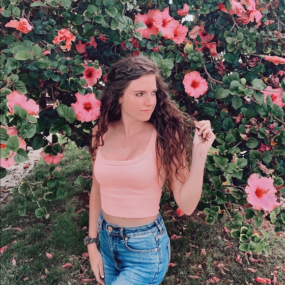 Meet your Posher, Payton 🌺🌊🥥🌿 - Picture 7 of 8